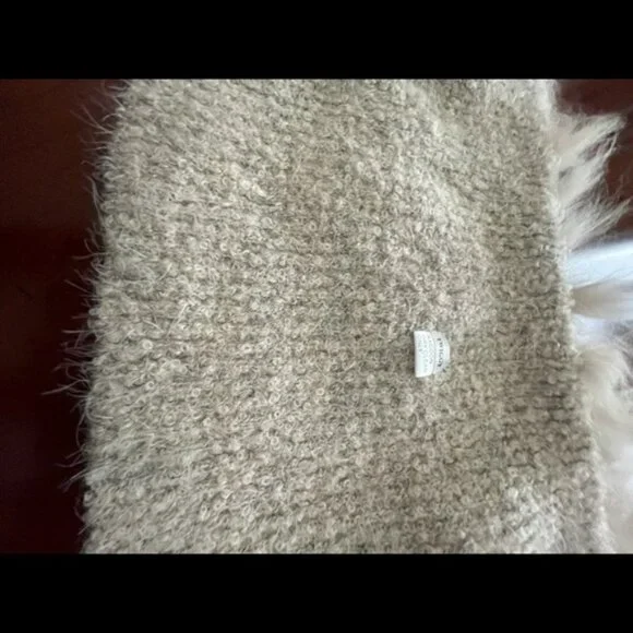 Genuine Raccoon Mohair Knit Wrap or can use as a scarf - Picture 7 of 9